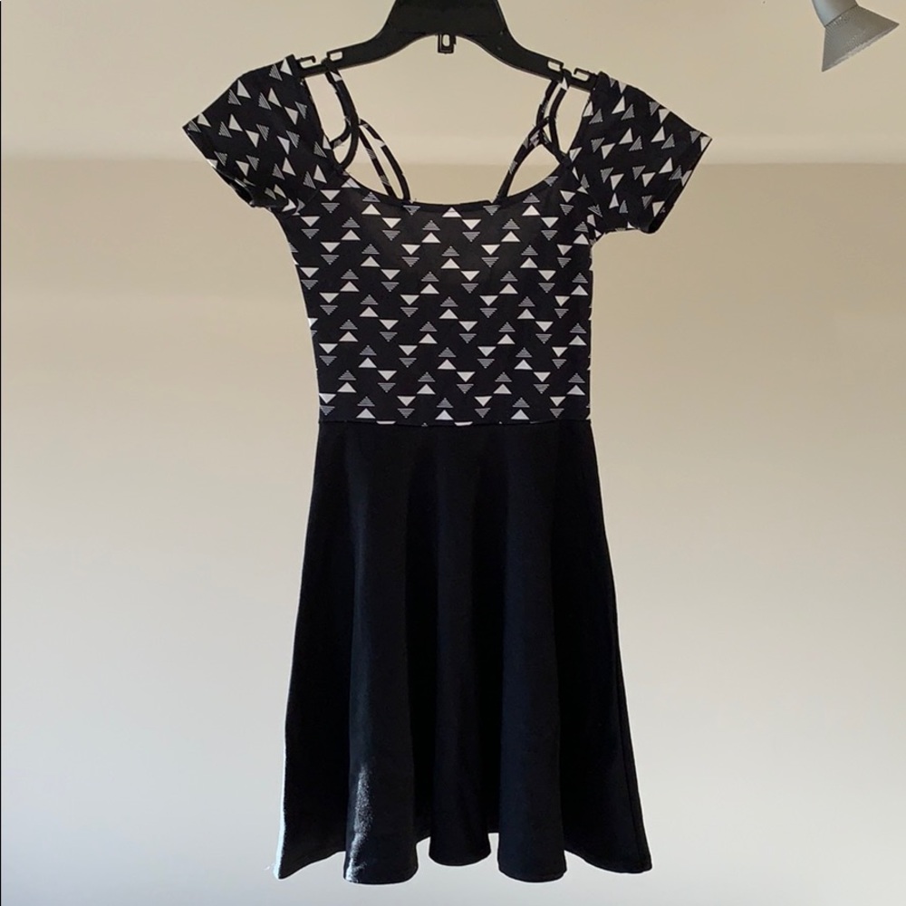Short Sleeve Skater Dress - size XS